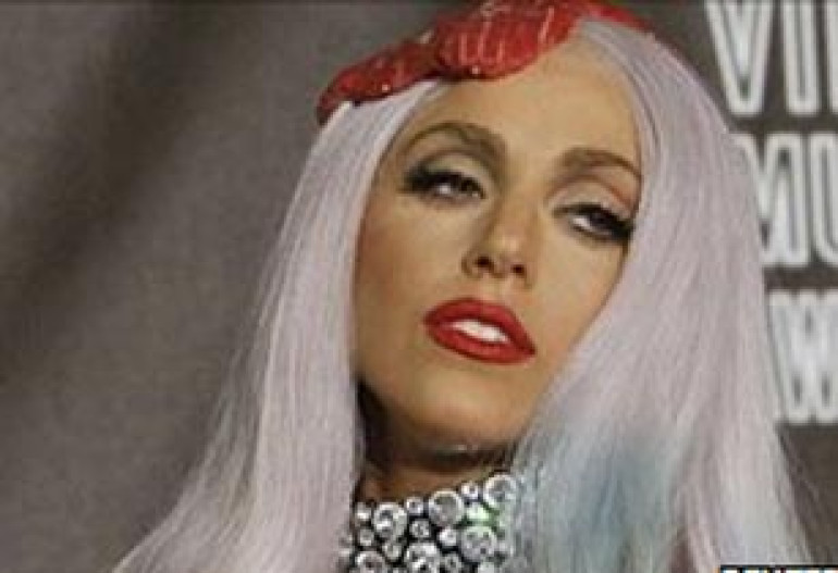 Snow halts Lady Gaga concert in Paris