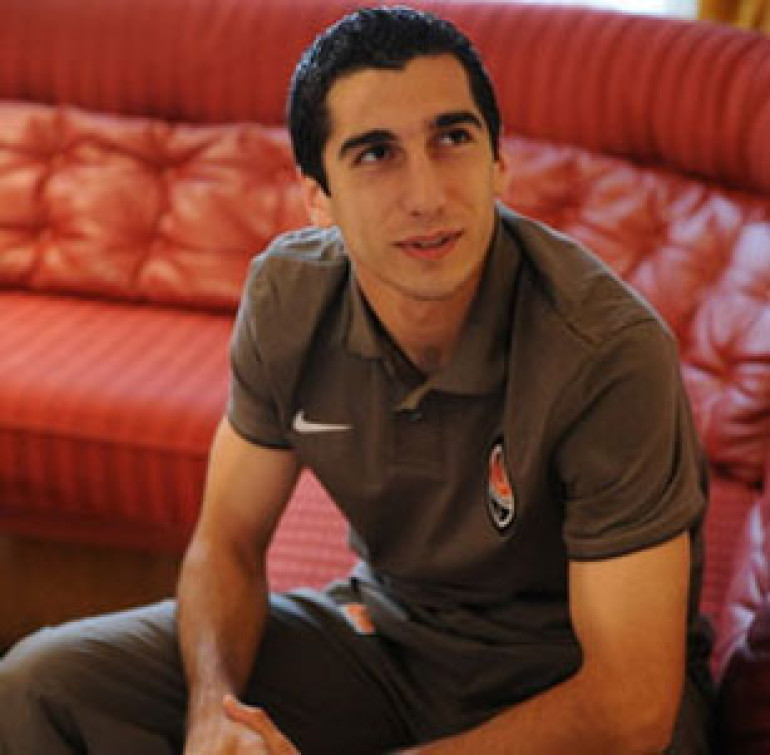  Armenian football player Henrikh Mkhitaryan visits Karabakh with presents 