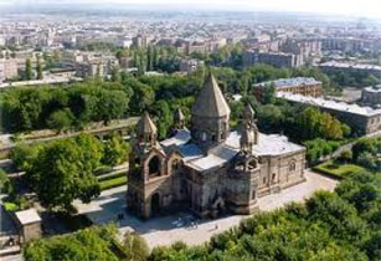 В Эчмиадзине обнаружены постройки VII-XII веков