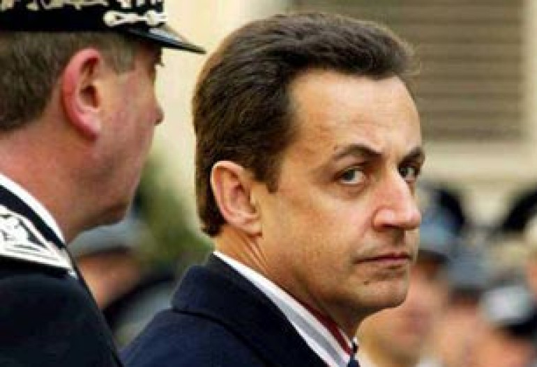 Nicolas Sarkozy suspends law on Armenian genocide denial  