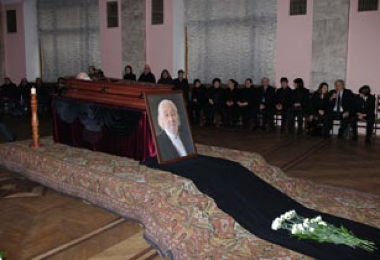 «Как дирижёра и музыканта мы проводили его давно…» - армянские деятели искусства об Огане Дуряне 
