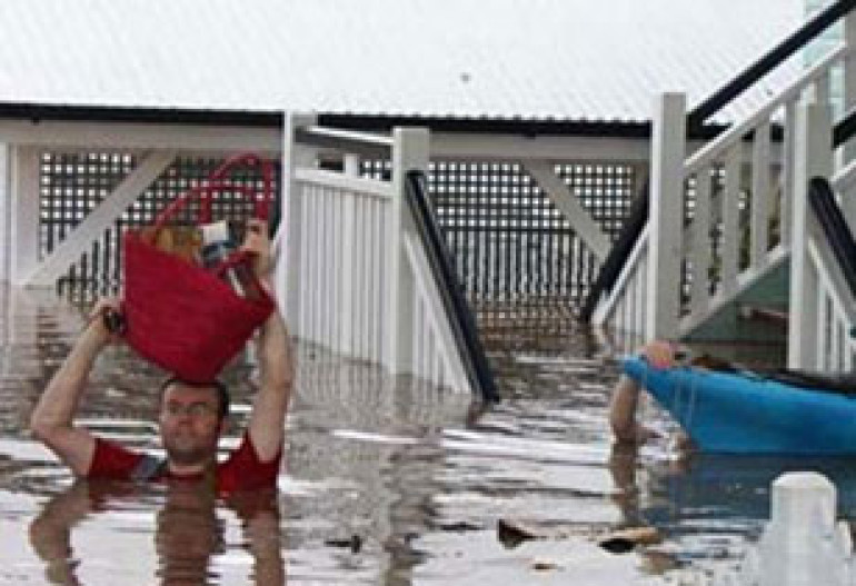 Australian town faces major flood crisis