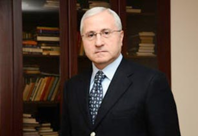Armenia's new agriculture minister greeted with ovation as he attends cabinet meeting 