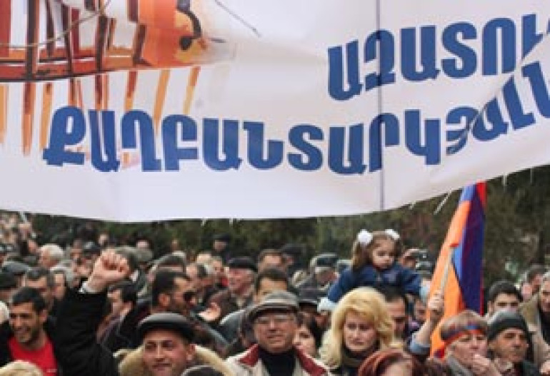Yerevan to meet Hammarberg with protests
