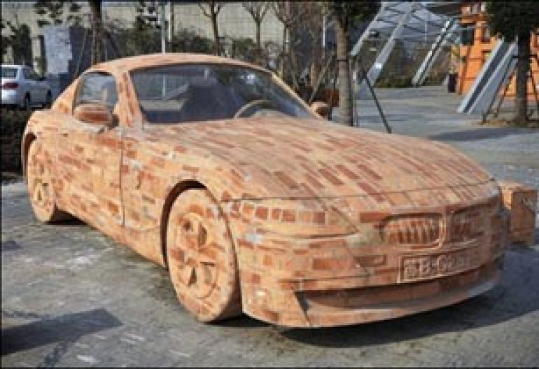 Клон BMW Z4 сделали из… кирпича