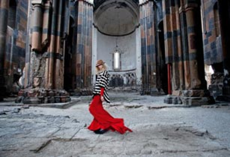 Turkish photographer uses ruins of Ani for photo session