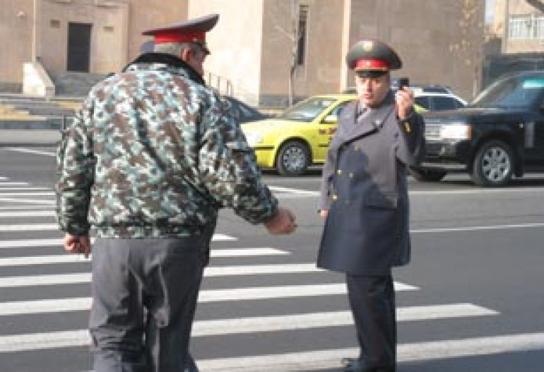 Police prevents demonstrators from protesting outside municipality building