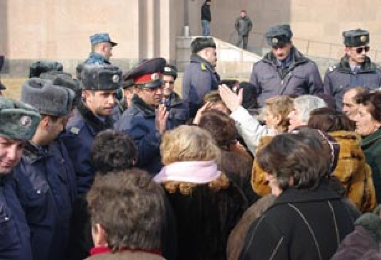 Protests against mayor's decision continue