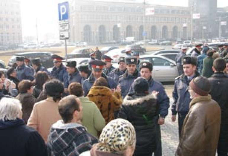 Opposition activist calls on jobless vendors to politicize their problem