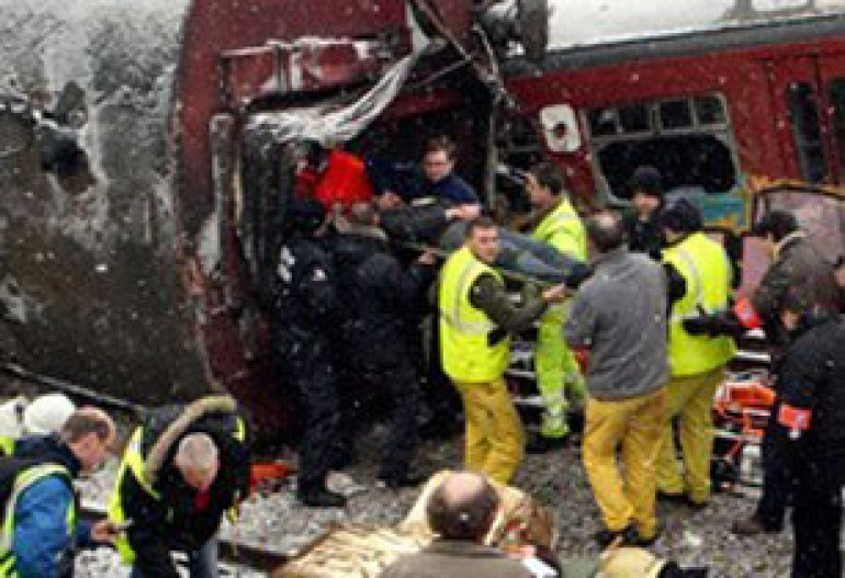 Train crash in Germany kills 10, injures 33 