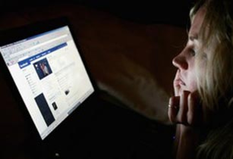 Увлечение Facebook доводит девочек до анорексии