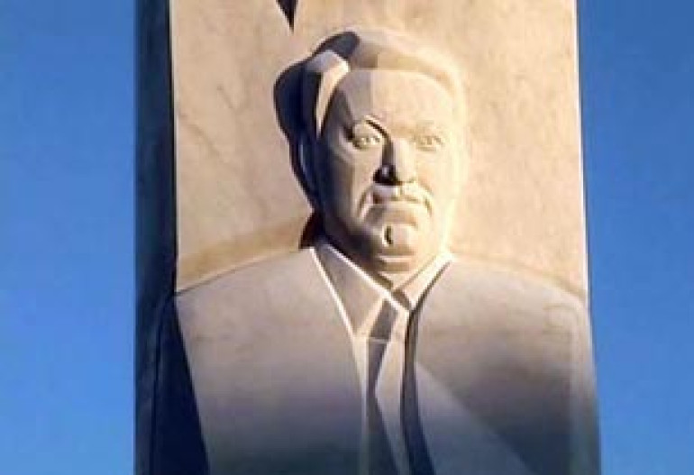 Monument to Yeltsin opens in Yekaterinburg