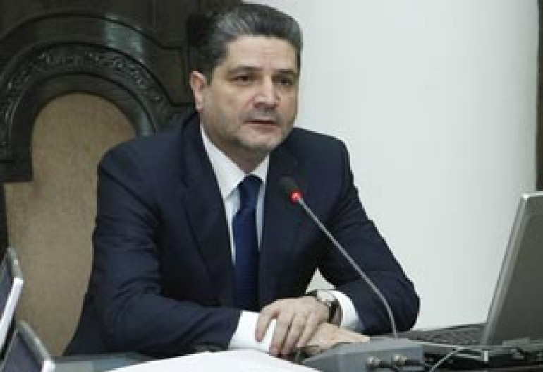 Armenian premier comments on report about his former advisor