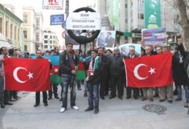 Azeris in Turkey protest against Armenian-Iranian friendship 