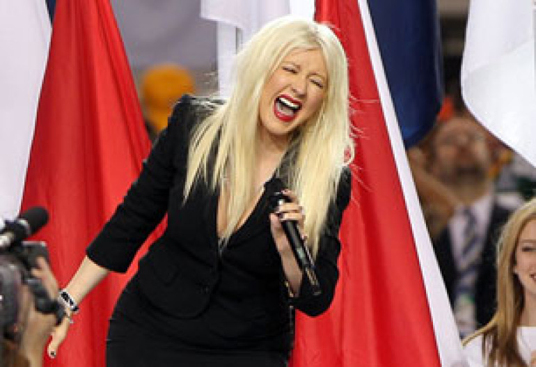 Christina Aguilera fluffs national anthem
