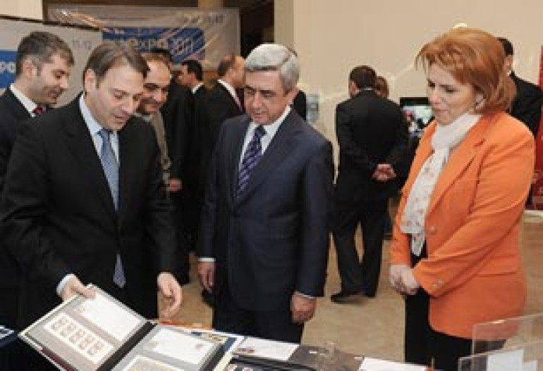 Armenian president attends opening of ART EXPO-2011 
