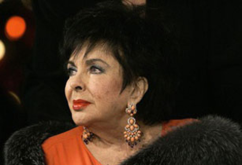 Elizabeth Taylor taken to hospital for heart problem 