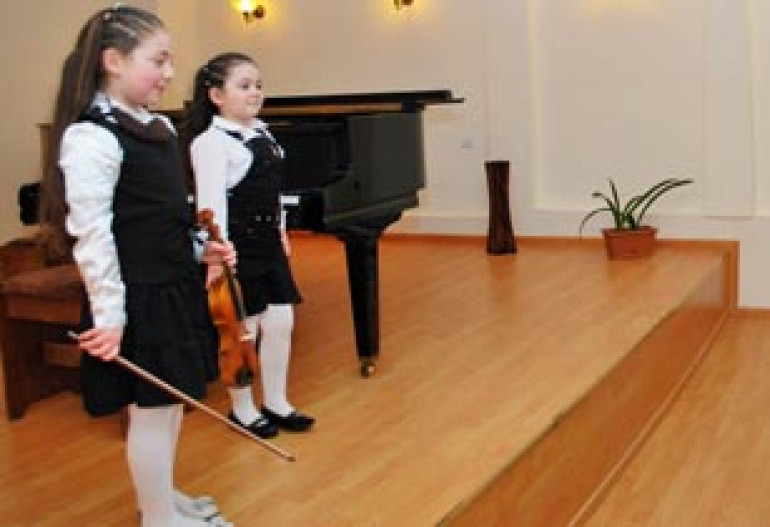Women's association funds renovation of art school in Yerevan