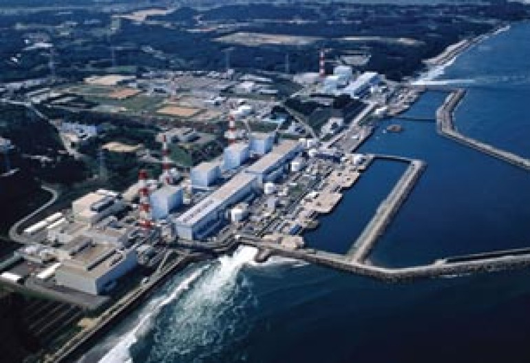 Japan to scrap stricken nuclear reactors