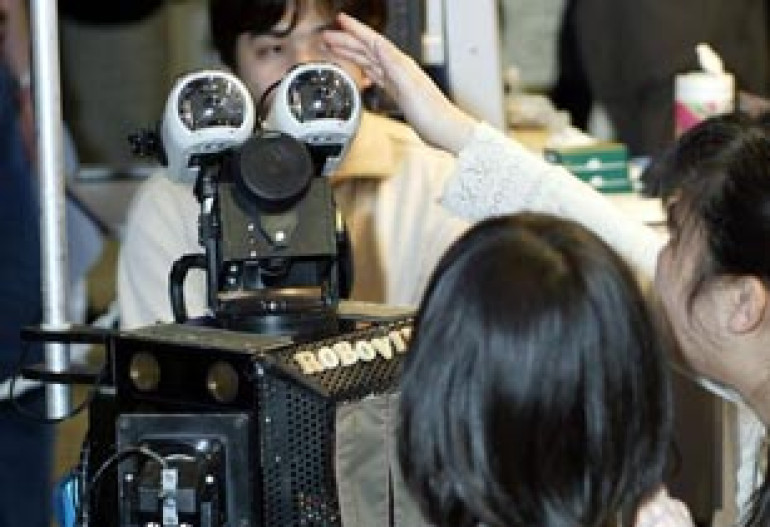 Robots find high radiation in Japan power plant 