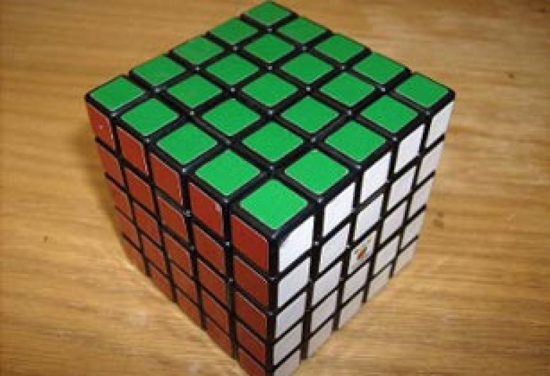 Математики разобрались с гигантскими кубиками Рубика