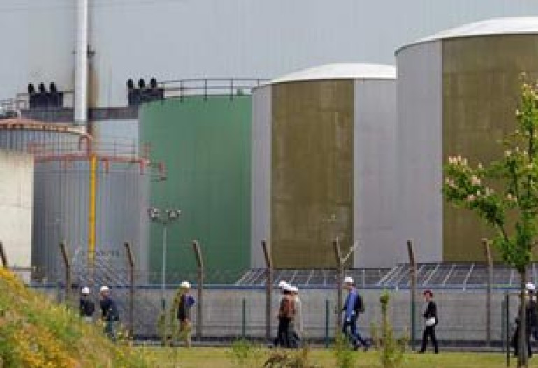 French nuclear reactor authorized for 10 more years