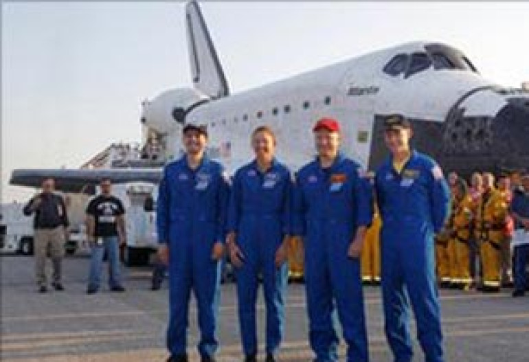 Space shuttle Atlantis makes final landing