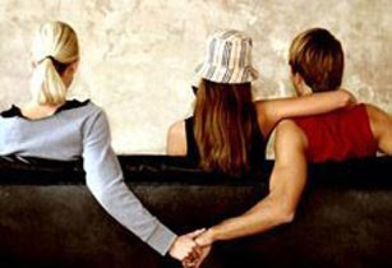 Одинокие женщины предпочитают женатых мужчин - ученые