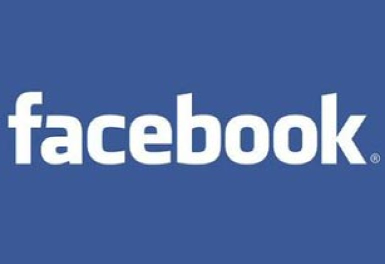 Armenian women like Facebook