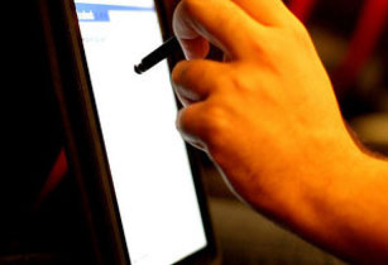 Facebook и Apple могут объединиться для борьбы с Google - СМИ