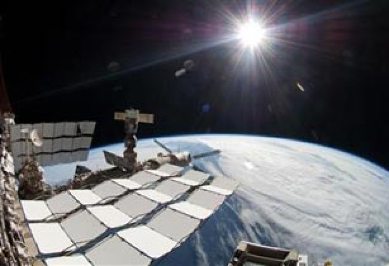 NASA-backed space taxi to fly in test next summer