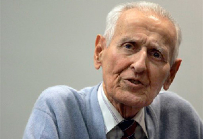 Row sparks over Jack Kevorkian’s paintings