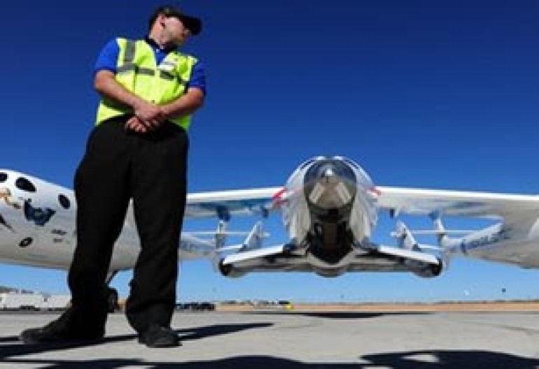 Virgin Galactic space tourism could begin in 2013