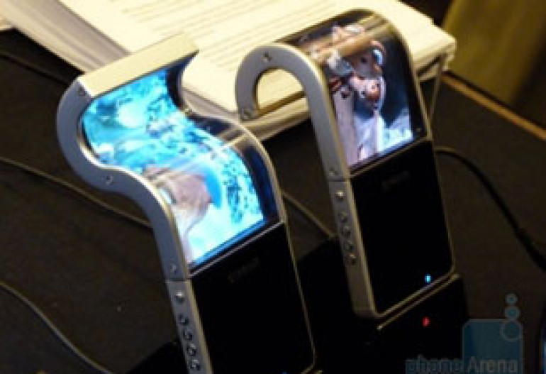 Samsung выпустит телефоны с гибким экраном в 2012 году