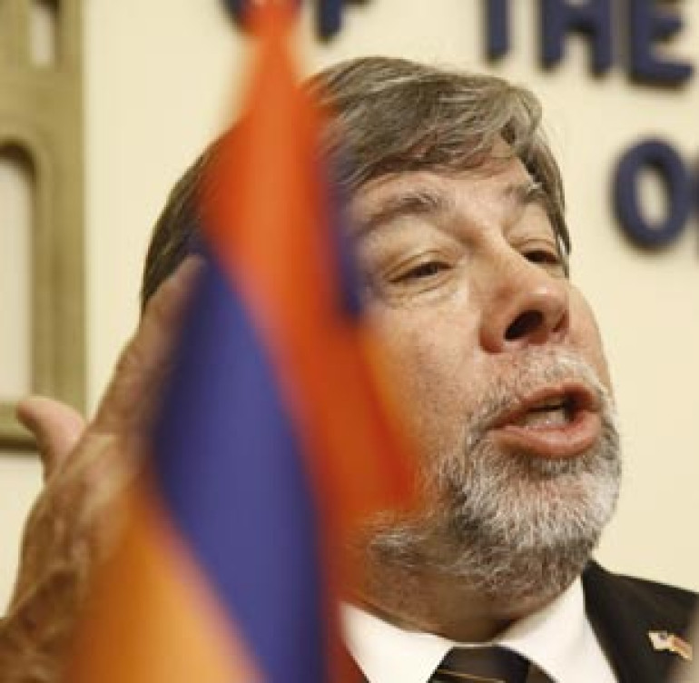 Apple co-founder says he’ll tell Americans about Armenian intellect