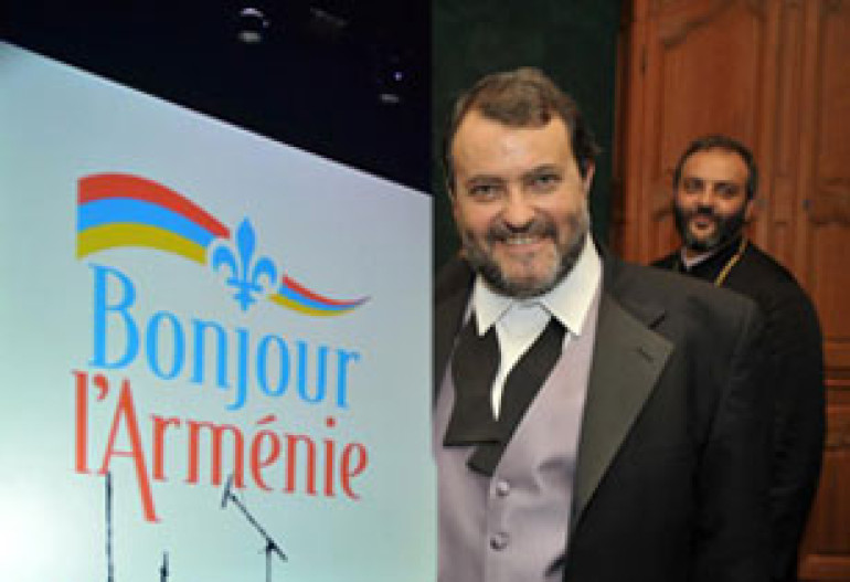 Песня Армена Мартиросяна «Привет, Армения!» впервые была представлена в Канаде армянскими и зарубежными исполнителями