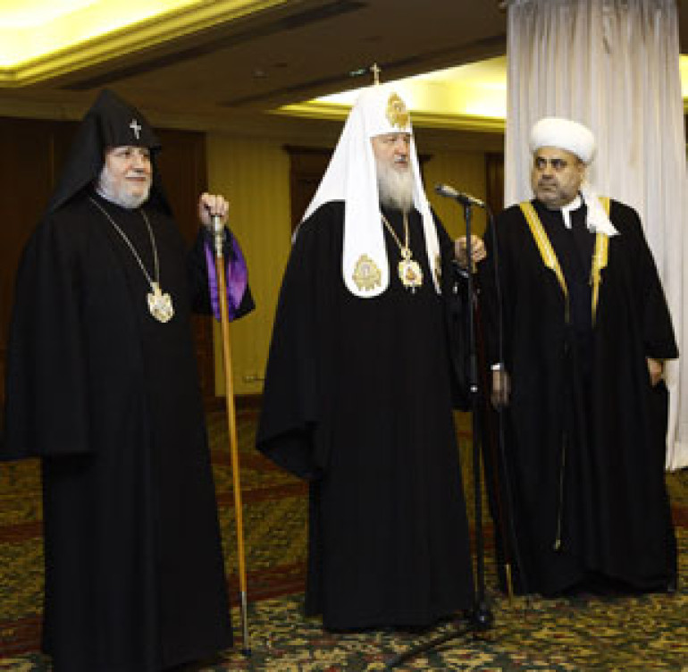 Religious leaders call for withdrawing snipers from Contact Line