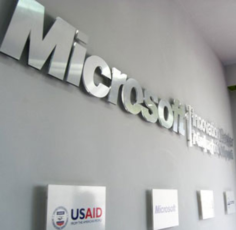 Microsoft officer Karl Devis-Barertt to deliver seminar in Yerevan Microsoft officer Karl Devis-Barertt to deliver seminar in Yerevan