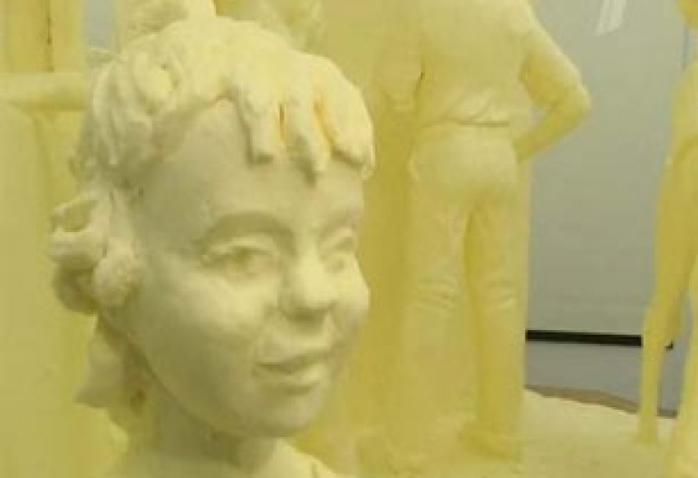 Гигантская скульптура из масла стала главным экспонатом на фермерской выставке в штате Пенсильвания (видео)