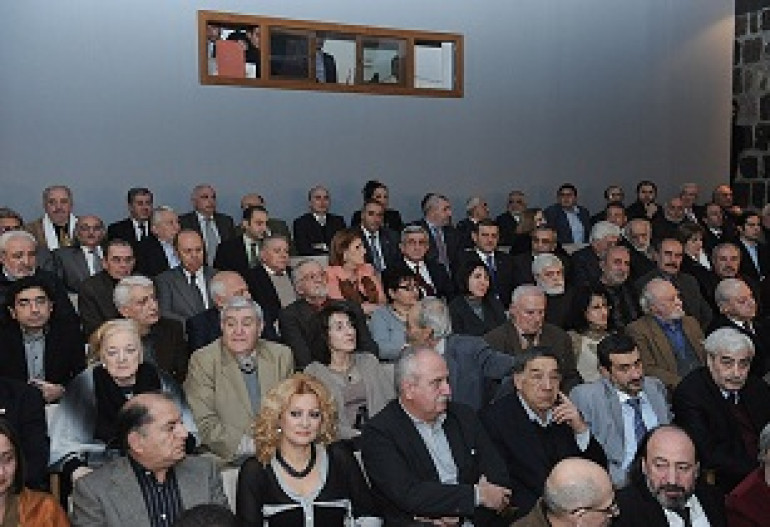 Armenian president visits Henik Mailyan Theater-Studio