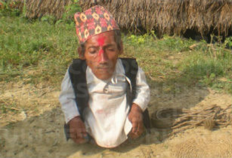 World’s shortest man hits new guiness record