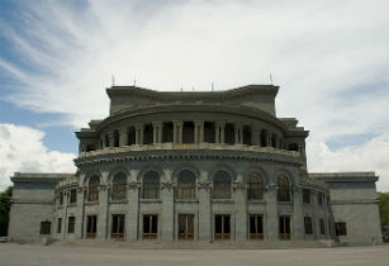 Вскоре начнется реконструкция сцены Национального академического театра оперы и балета Армении