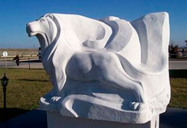 Turks level statue ‘similar’ to Armenian coat of arms