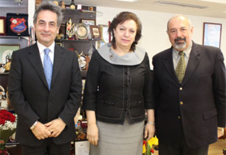 Armenia’s minister of diaspora meets with Italian-Armenian community reps 