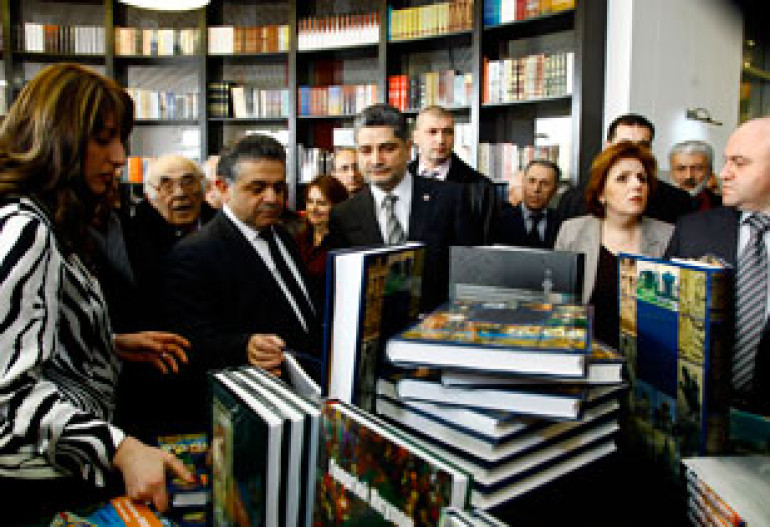 Armenian premier for well-read young generation  
