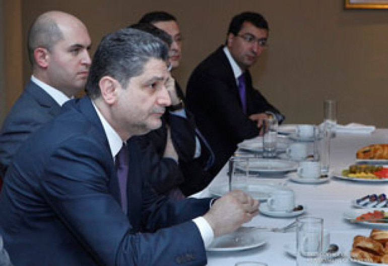 Armenian premier, UITE Board members discuss IT development 