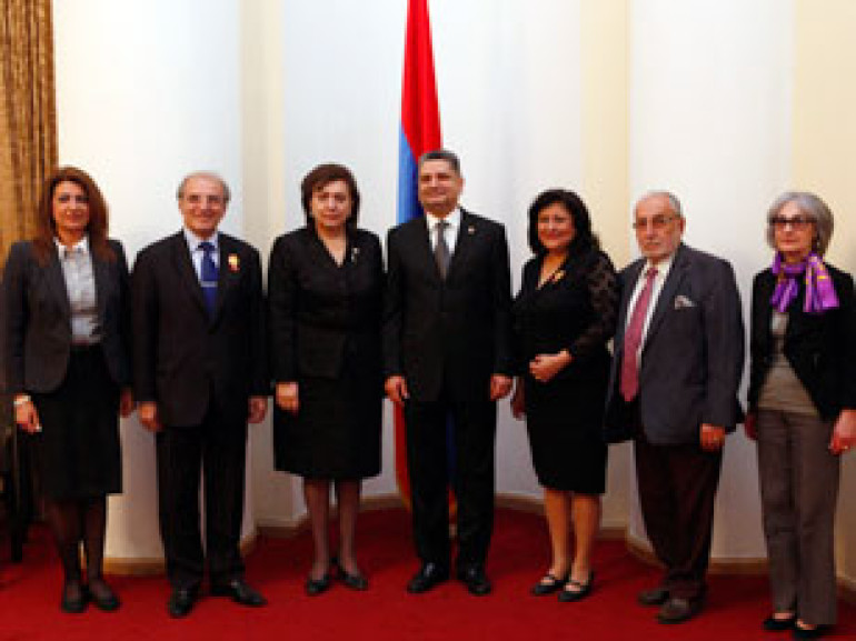 Armenia premier receives writers from Armenian Diaspora  