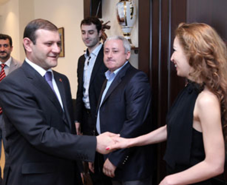 Yerevan mayor receives dancing art figures