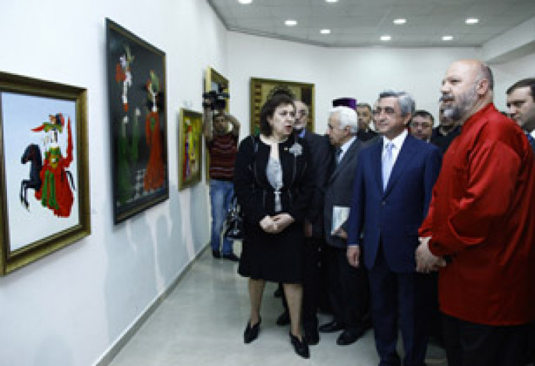 Armenia’s president visits exhibition of Georgian Armenian’s works
