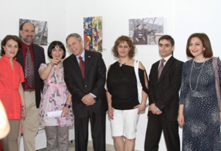 Photo exhibition on free speech and information marks Press Freedom Day in Armenia 